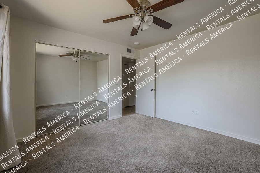 Building Photo - 1014 E Spence Ave