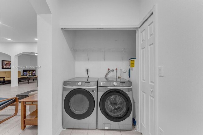 Building Photo - 3141 SW 154th Ct