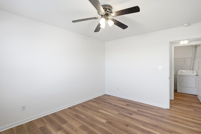 Building Photo - 2401 Northampton Dr