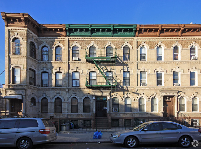 Primary Photo - 86 Saratoga Ave
