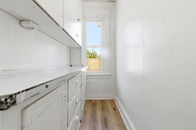 Building Photo - 2935 E 121st St