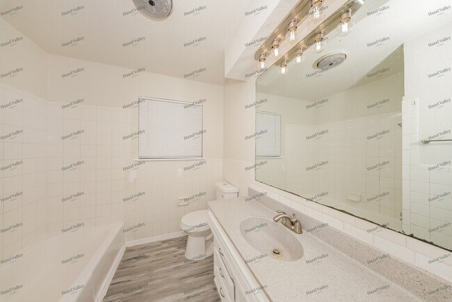 Building Photo - 333 W Michael Dr