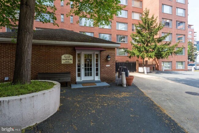 Building Photo - 1121 Arlington Blvd