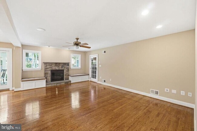 Building Photo - 9904 Hall Rd