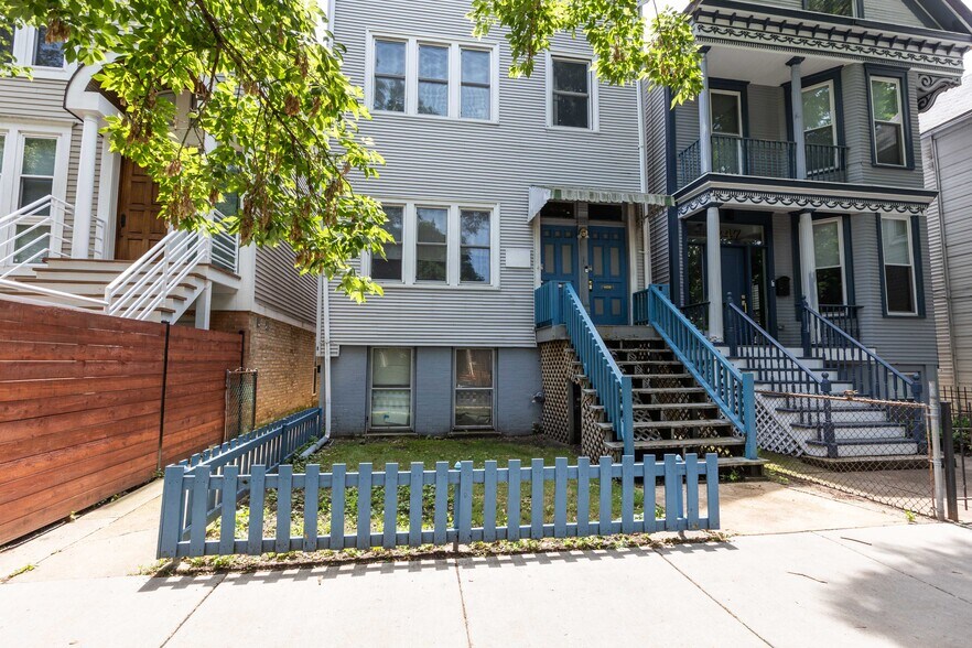 Building Photo - 1245 W Barry Ave