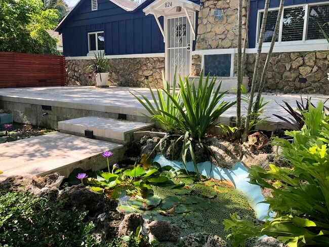 Building Photo - 824 35th St