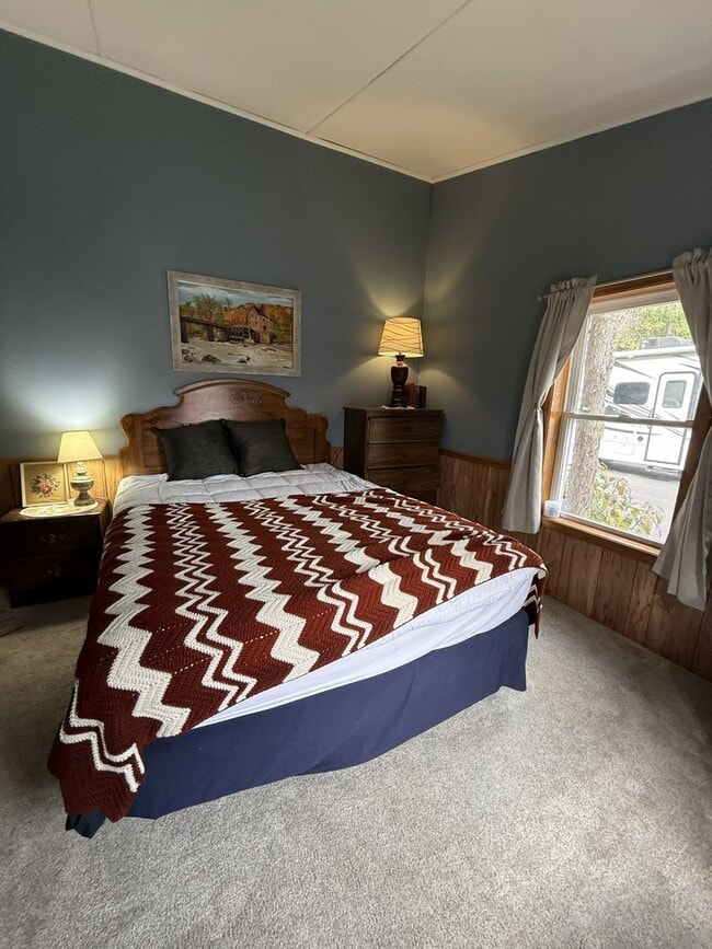 Building Photo - Rare Seasonal Frankfort Find-Fully Furnished!