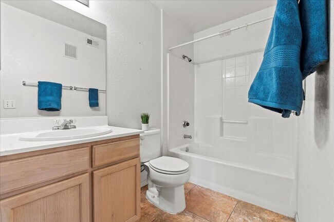 Building Photo - Bright, Modern 2 Bedroom Upstairs Condo, Community Pool, Gated, Covered Parking
