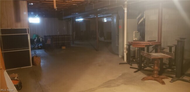 Building Photo - 15050 Lake Ave