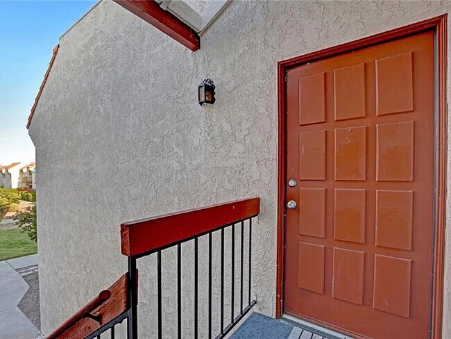 Building Photo - 870 Avenue B