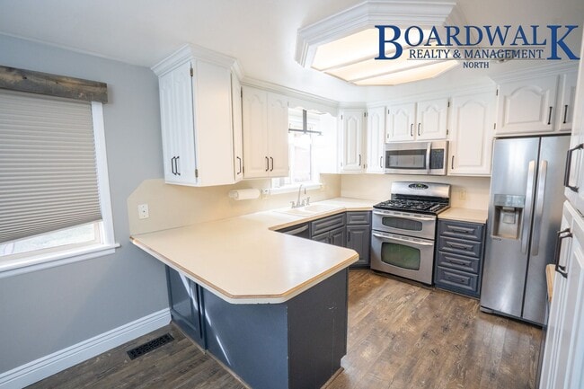 Primary Photo - Amazing 4 Bed Rambler in Syracuse
