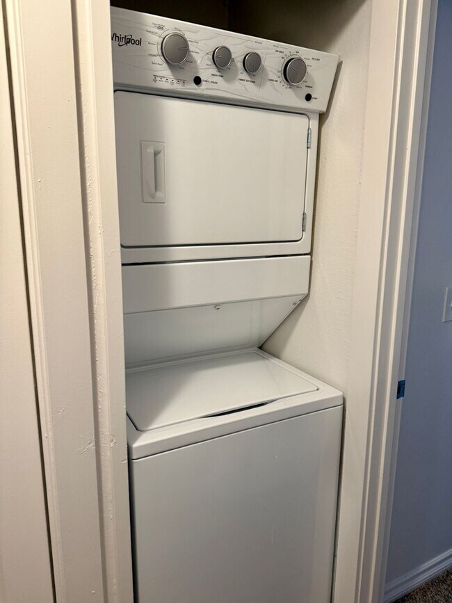 Building Photo - Cedar Mills Two Bedroom Condo-Nicely Remodeled!