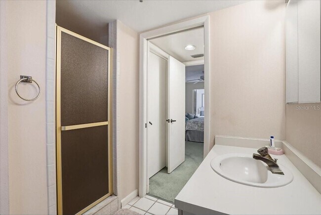 Building Photo - 5611 Gulf of Mexico Dr