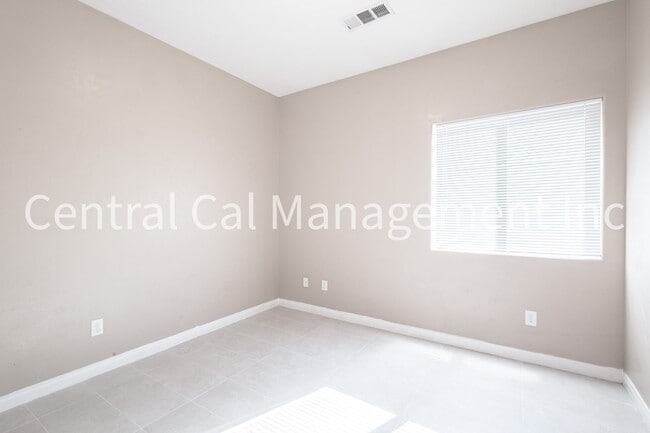 Building Photo - 4 Bedroom, 3 Bath Home in the Desired Southwest - $2495 per month!