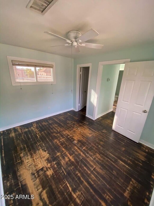 Building Photo - 1329 W Fillmore St