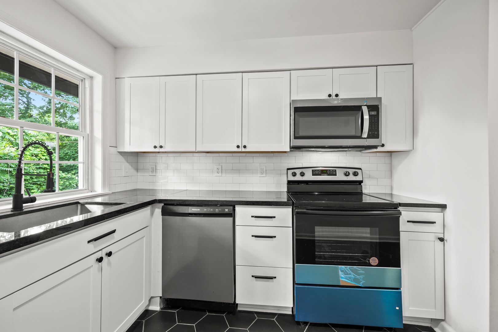 Building Photo - 1640 W Northwest Blvd