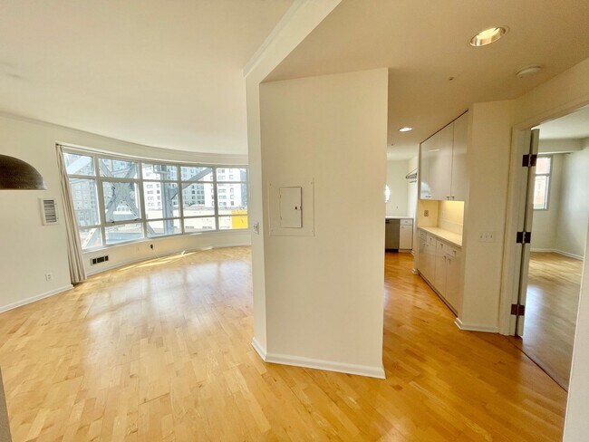 Building Photo - Panoramic City View 2Br/2BA Waterfront SF ...