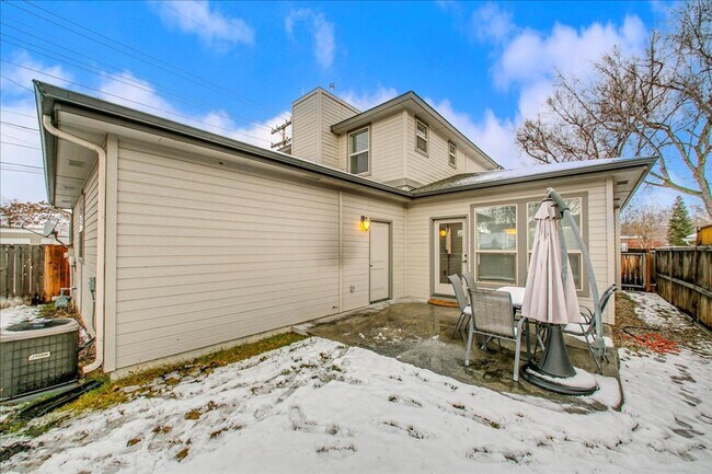 Building Photo - Modern 2 Story Home in North End!