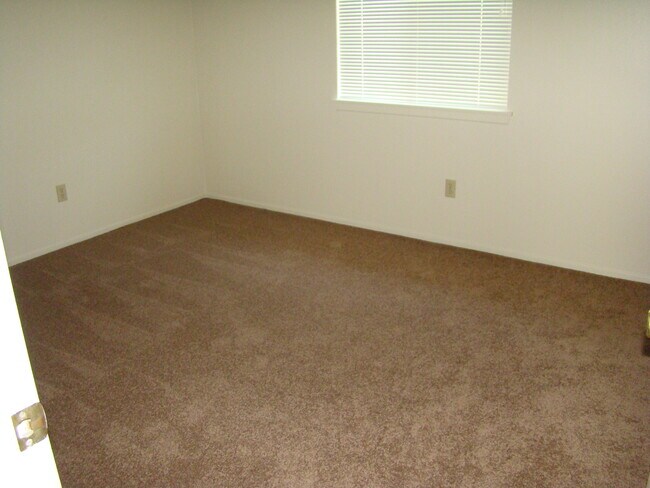 Building Photo - 15554 Bear Valley Rd