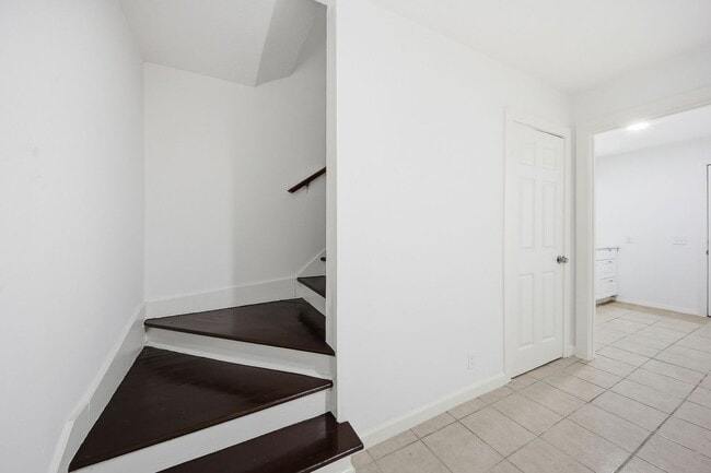 Building Photo - 1228 6th Ave N