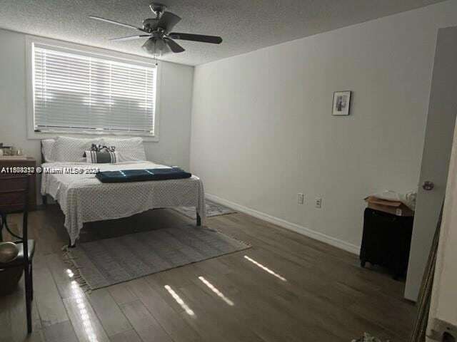 Building Photo - 8225 Lake Dr