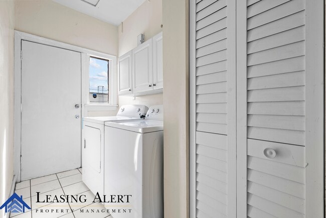 Building Photo - 108 S Cummings St