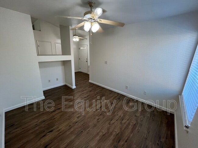 Building Photo - 451 W Marilyn St