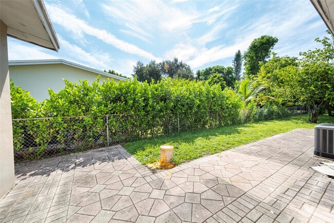 Building Photo - 2726 Adams St