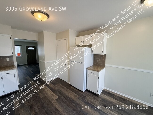 Building Photo - 3995 Groveland Ave SW