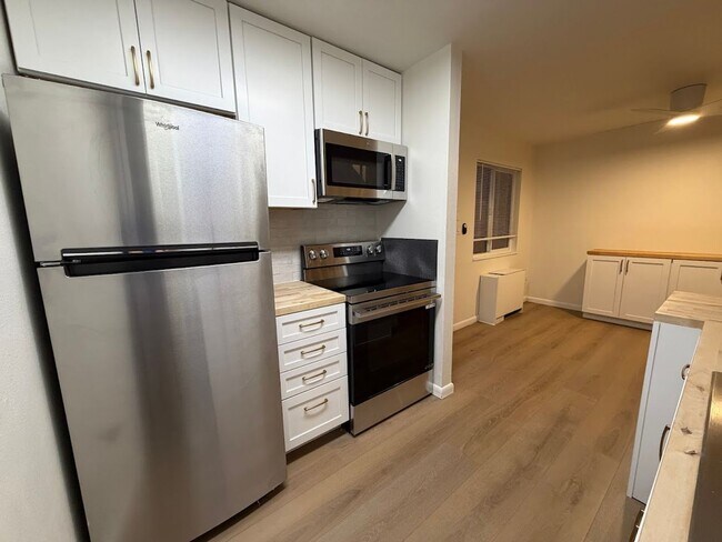 Building Photo - 3161 Madison Ave