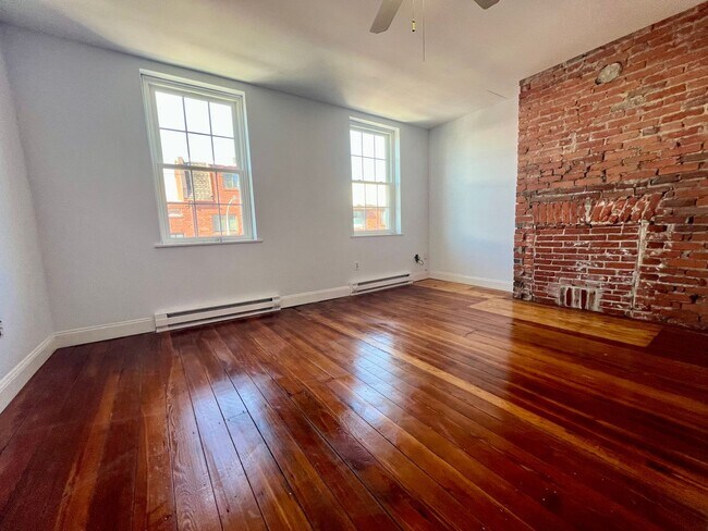 Building Photo - 713 S 2nd St