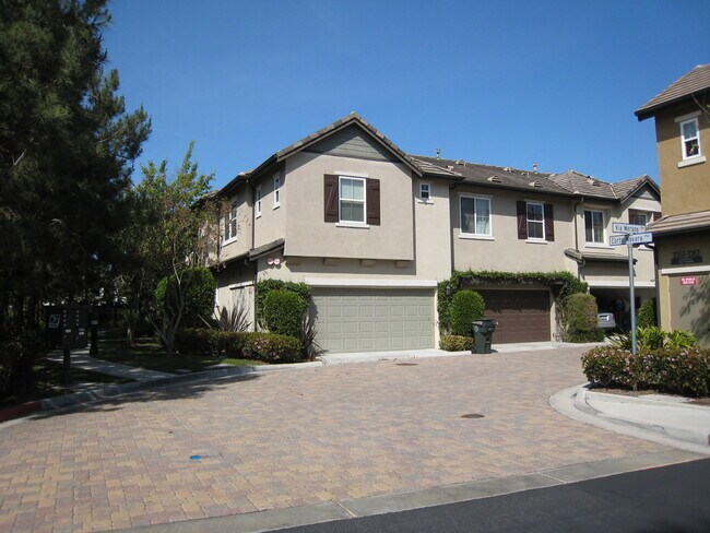 Building Photo - 3351 Via Mereno