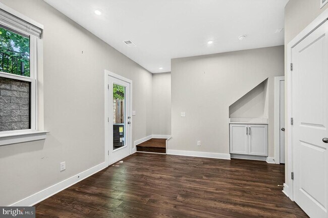 Building Photo - 1013 S Taylor Ct