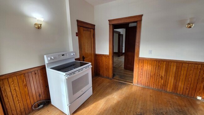 Building Photo - 46 Wachusett St