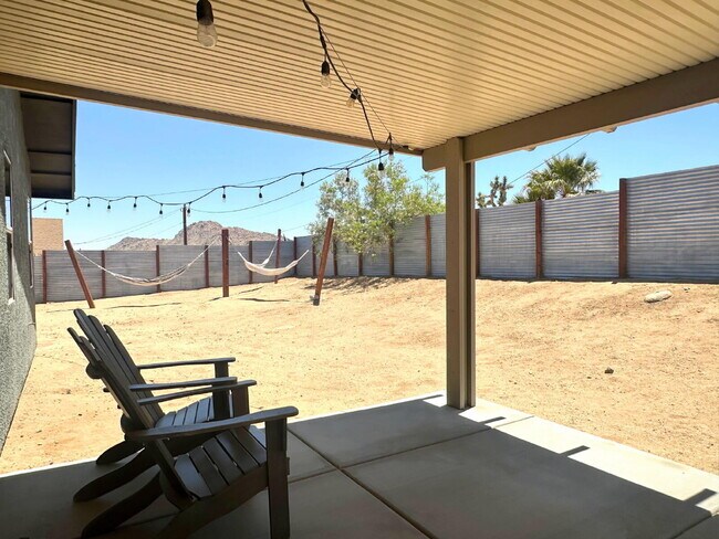 Building Photo - Rare Opportunity for Spacious, Modern Sout...