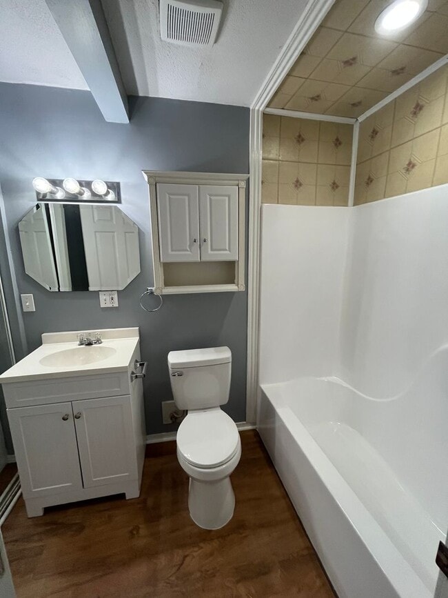 Building Photo - Updated 3 Bedroom Home across from MSU