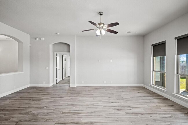 Building Photo - 314 Waverly Dr