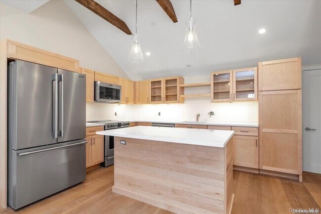 Building Photo - 108 South St