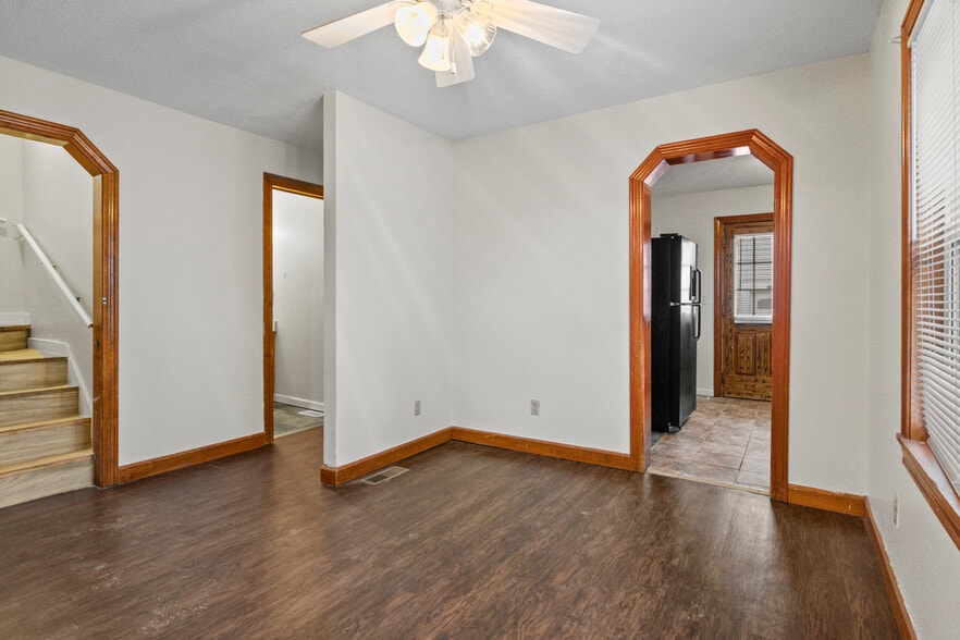 Building Photo - 2219 S Elm St