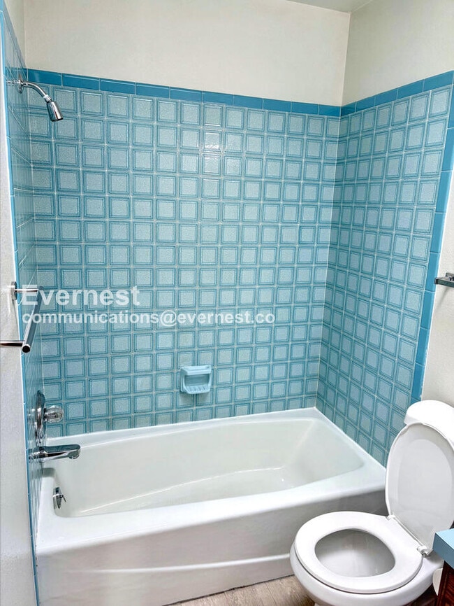 Building Photo - 4713 9th St Rd