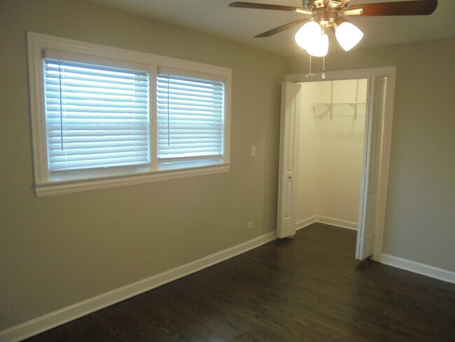 Building Photo - 7609 W 63rd Pl