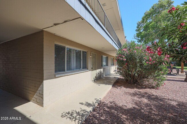 Building Photo - 1111 E Turney Ave