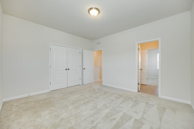 Building Photo - Beautiful 4-bed, 3.5 bath with Primary on the main level in Cameron Creek of Fabulous Fort Mill!