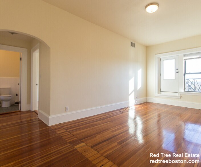 Building Photo - 1463 Beacon St
