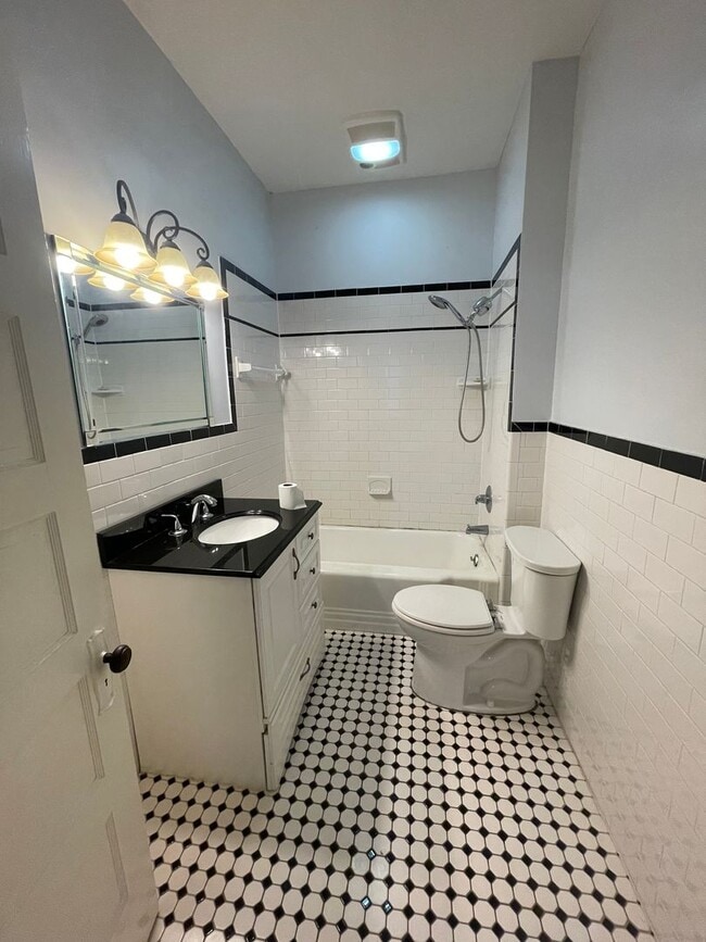 Building Photo - Nice 2/1 House in Old East Rome- $1,295