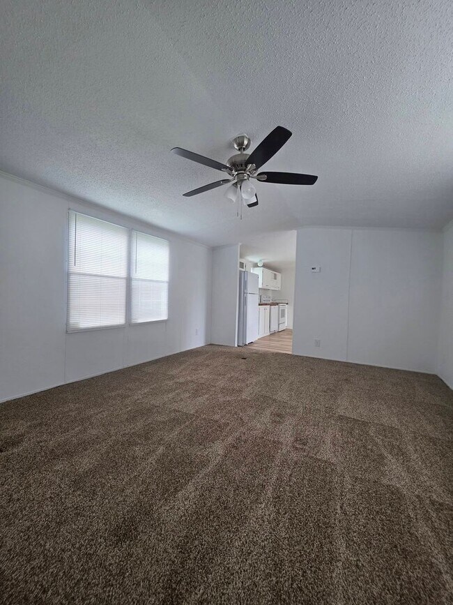 Building Photo - Ready to Move in