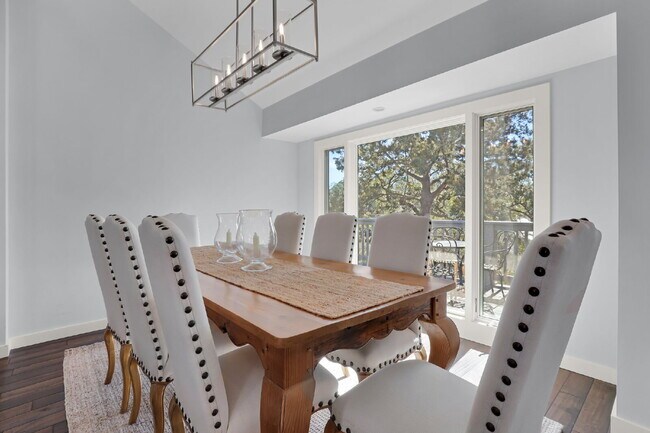 Building Photo - "Coastal Comfort Awaits: Spacious 3-Bed, 3-Bath Furnished Retreat in Moss Creek on the Marsh!"