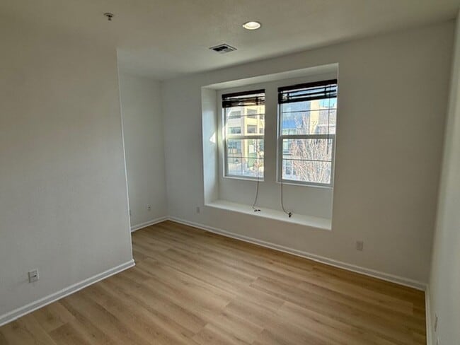 Building Photo - 3-Bedroom Townhome in Central Richmond Near Richmond BART Station