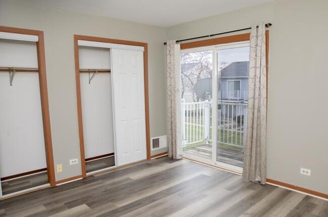 Building Photo - 363 Meadow Green Ln