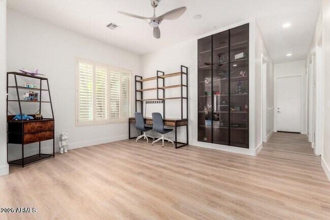 Building Photo - 11312 E Greenway Rd